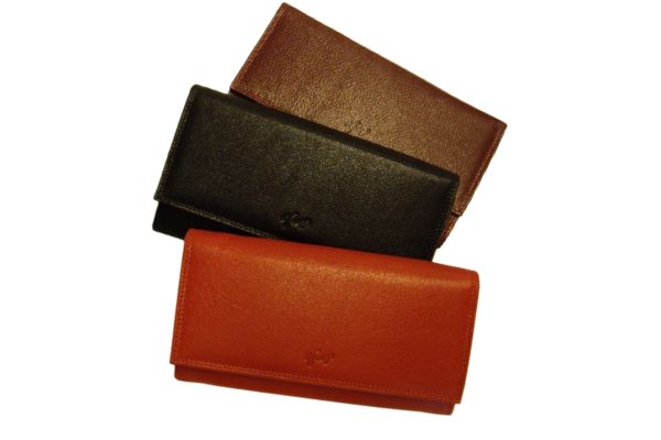 Virgo iso naisten nahkalompakko RFID 106