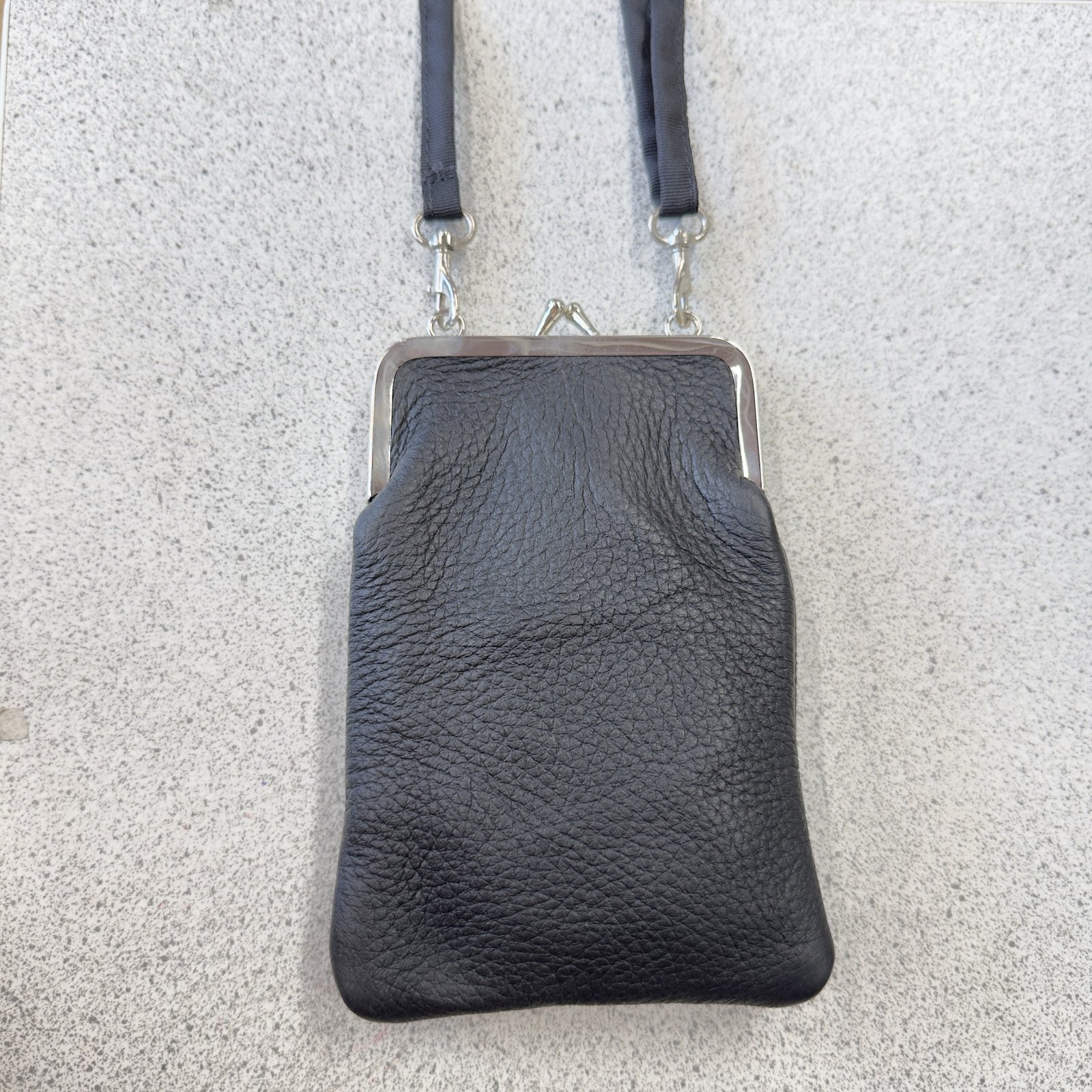 Bagmakers kotimainen nahkainen kaulapussi, 340/10 musta - Image 2